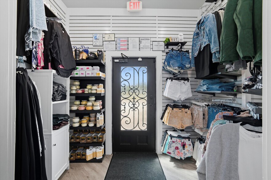 More Photos Of 450 W Harwood Rd, Hurst Freestanding For Sale