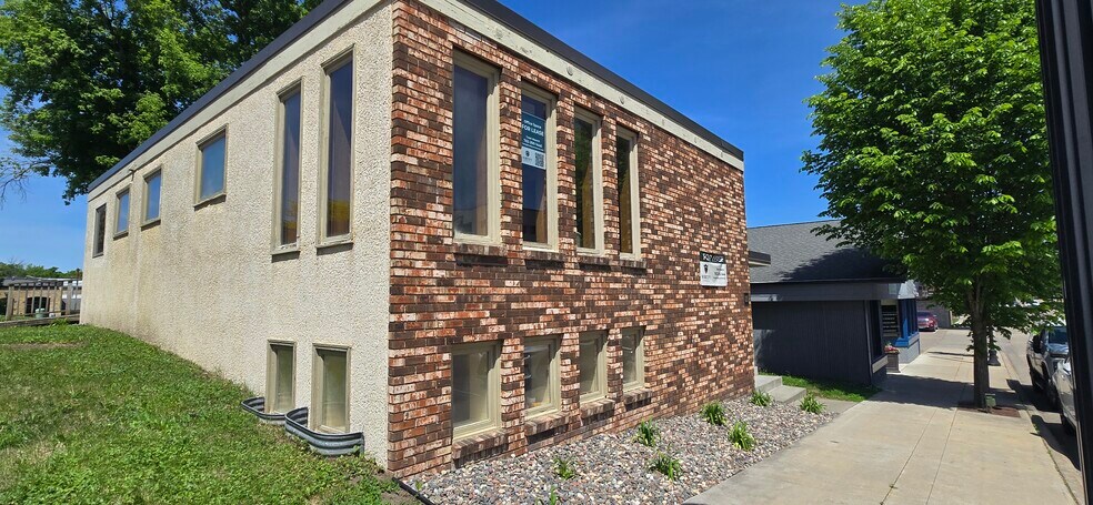 More Photos Of 125 2nd St N, Delano Office For Lease