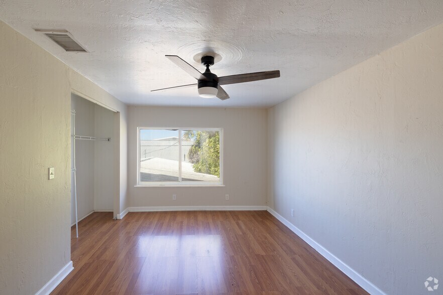 More Photos Of 236 Grove St S, Venice Freestanding For Sale