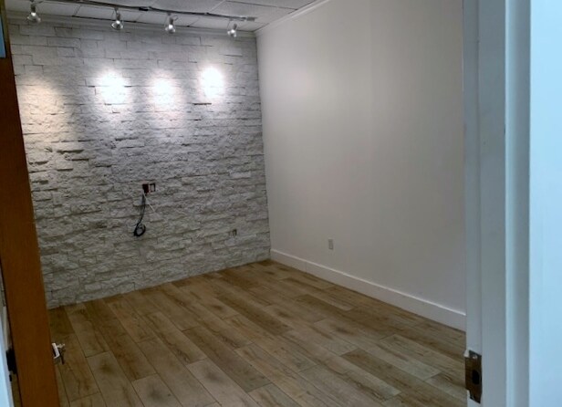 More Photos Of 7751 Kingspointe Pky, Orlando Light Distribution For Lease