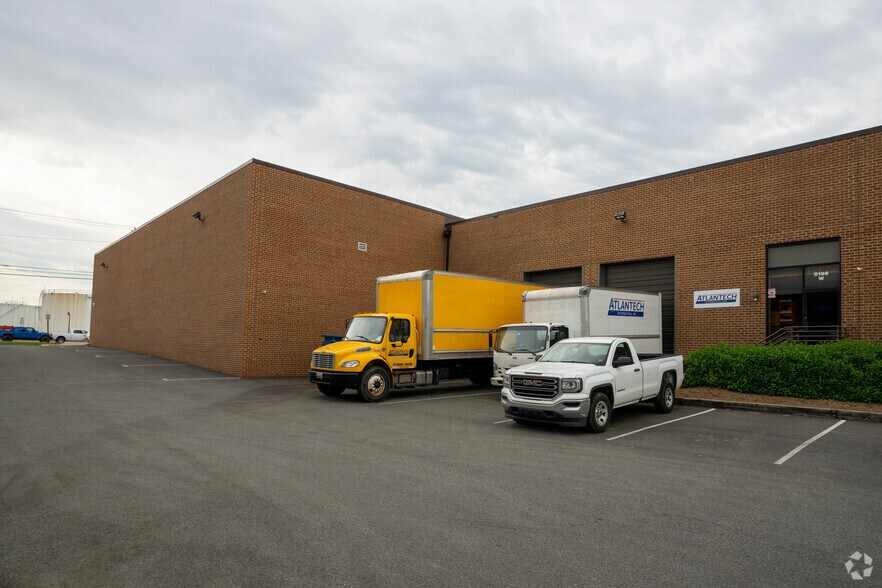 More Photos Of 8196 Terminal Rd, Lorton Showroom For Lease