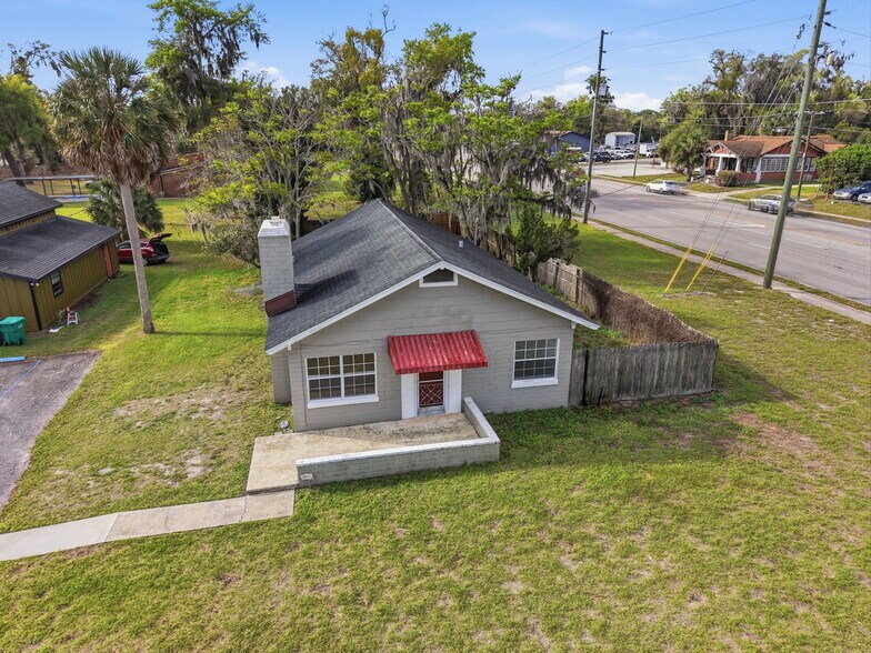 More Photos Of 1030 Camphor Ln, Deland General Retail For Sale