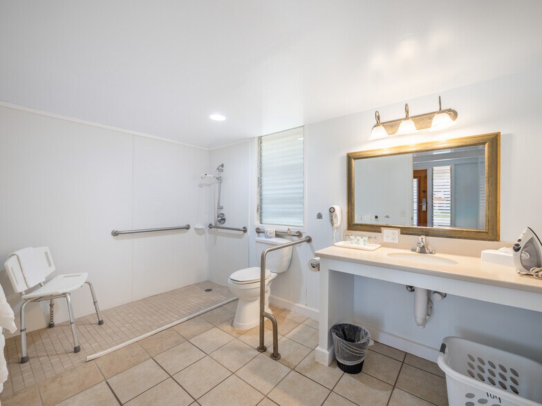 More Photos Of 1300 Kamehameha V Hwy, Kaunakakai Hotel For Sale