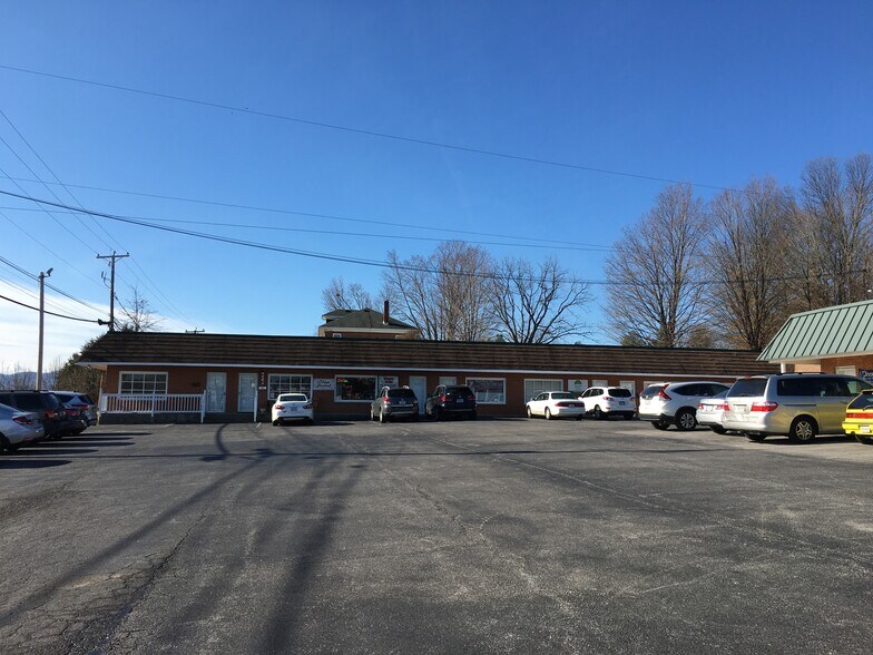 More Photos Of 3100-3120 Peters Creek Rd, Roanoke Unknown For Lease