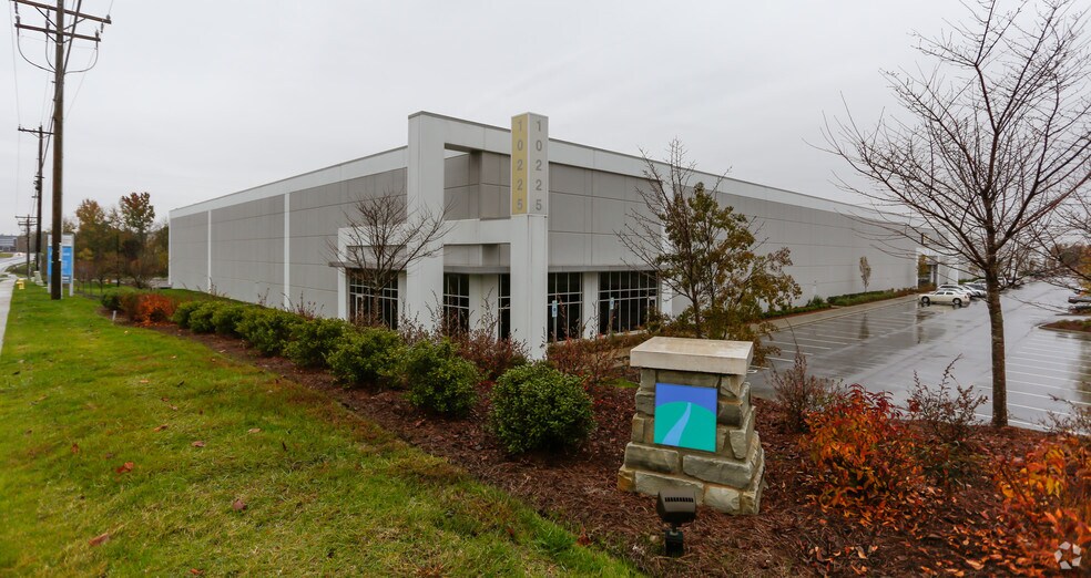 Primary Photo Of 10225 Western Ridge Rd, Charlotte Distribution For Lease