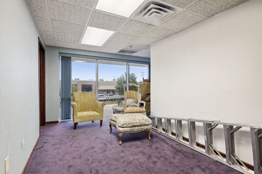 More Photos Of 5601 W 120th St, Alsip Light Distribution For Sale