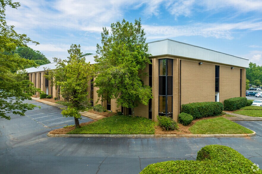 More Photos Of 5855 Executive Center Dr, Charlotte Unknown For Lease