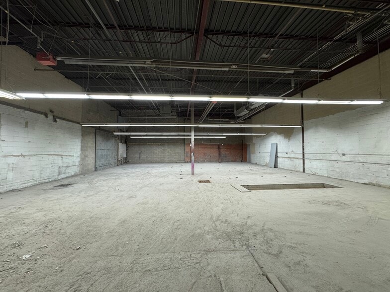 More Photos Of 25 Heritage Rd, Markham Warehouse For Lease