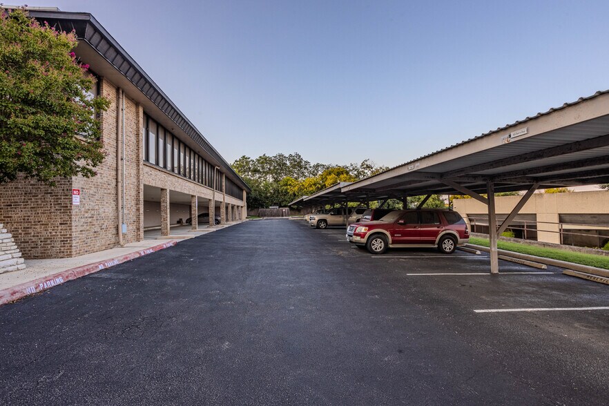 More Photos Of 3355 Cherry Ridge St, San Antonio Office For Lease