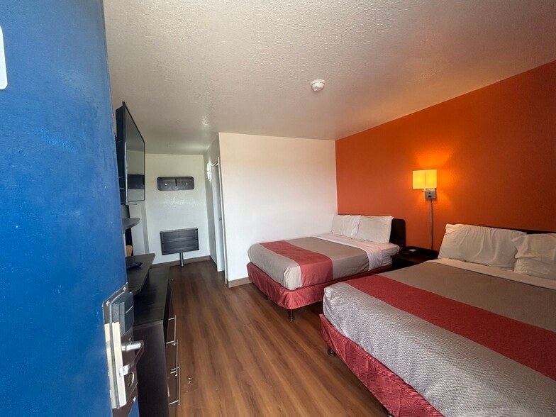 More Photos Of 2420 Commerce Rd, Goodland Hotel For Sale