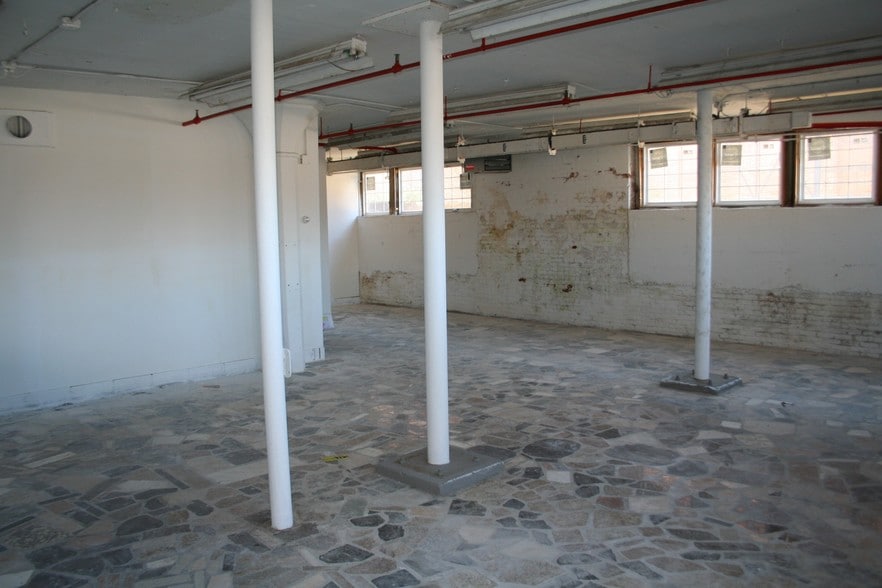 More Photos Of 210-211 Cottage St, Poughkeepsie Warehouse For Lease