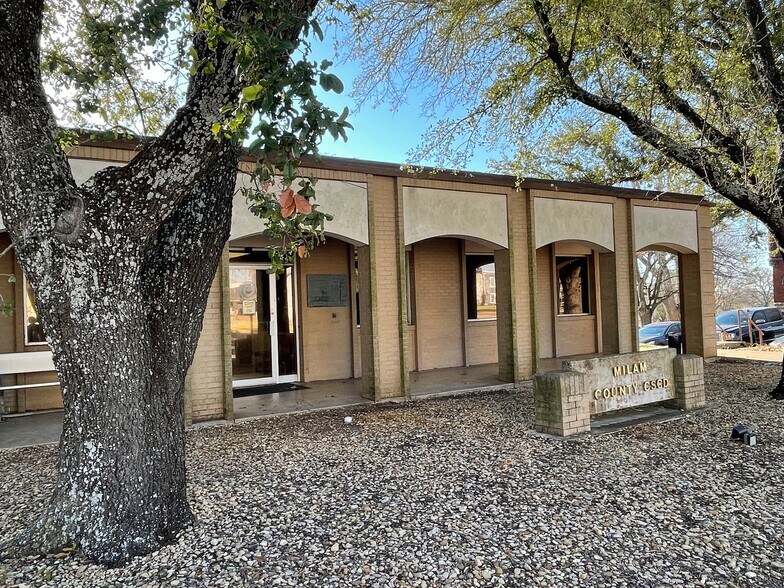 More Photos Of 103 S Fannin Ave, Cameron Office For Lease