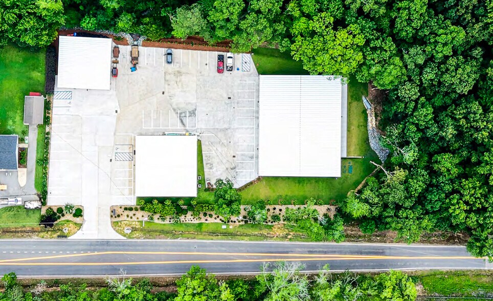 More Photos Of 2519 Wessinger Rd, Chapin Flex For Lease