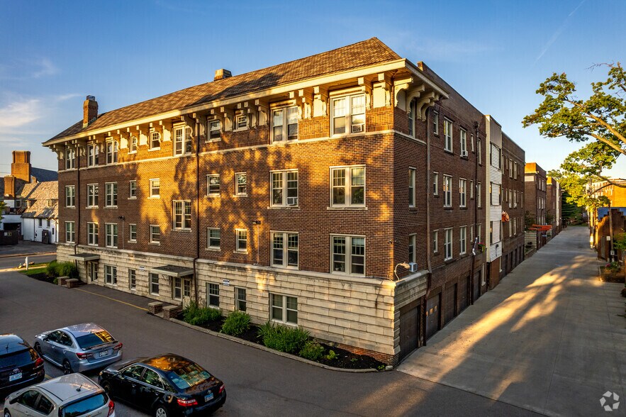 More Photos Of 218 Twin Oaks Rd, Akron Apartments For Sale