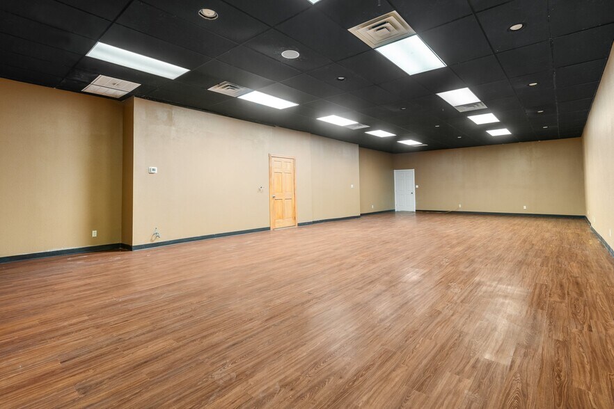 More Photos Of 26069 Springer Cemetary Rd, Hockley Flex For Sale