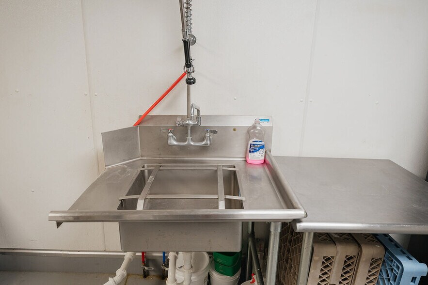 More Photos Of 510 Main St, Ormsby Restaurant For Sale