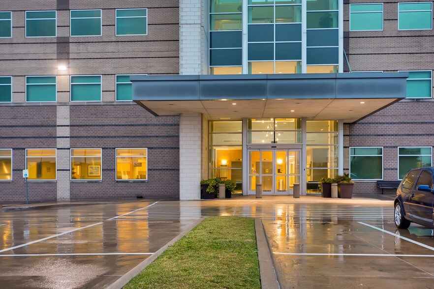 More Photos Of 12001 South Fwy, Burleson Medical For Lease