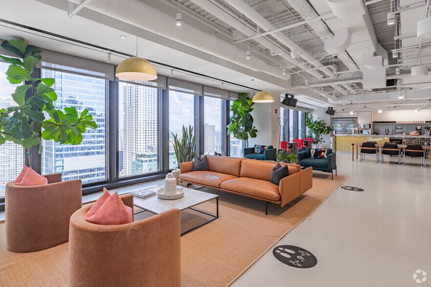 More Photos Of 330 N Wabash Ave, Chicago Coworking Space