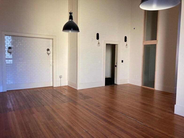 More Photos Of 330-338 SE Martin Luther King Jr Blvd, Portland Loft Creative Space For Lease