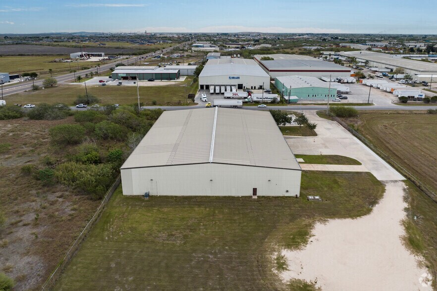 More Photos Of 2345 N Central Ave, Brownsville Warehouse For Lease