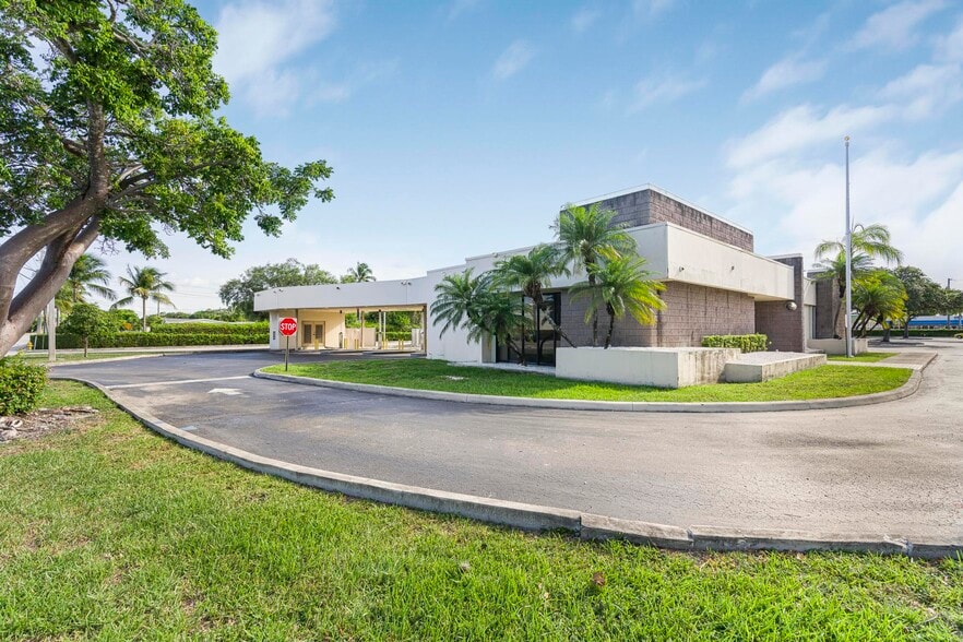 More Photos Of 1750 NE 8th St, Homestead Bank For Lease
