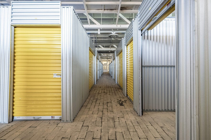 More Photos Of 160 W Haines Blvd, Lake Alfred Self Storage For Sale