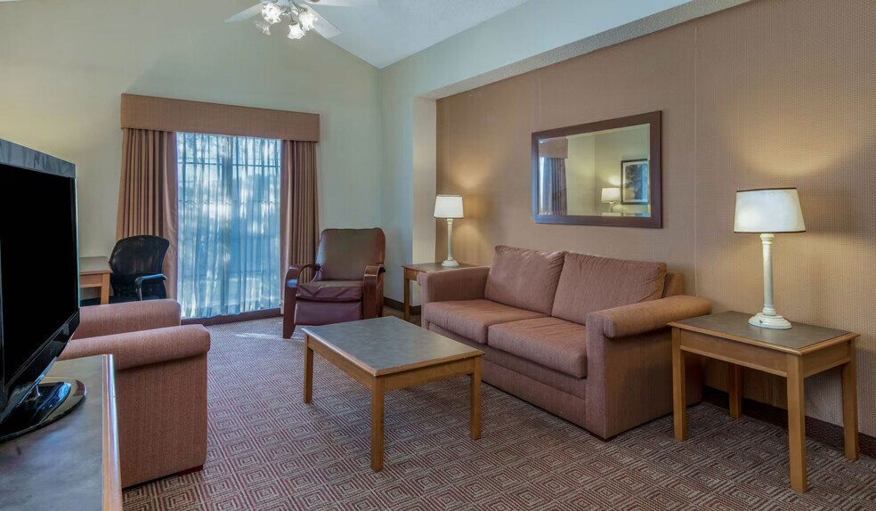 More Photos Of 6410 N Interstate 35, San Antonio Hotel For Sale