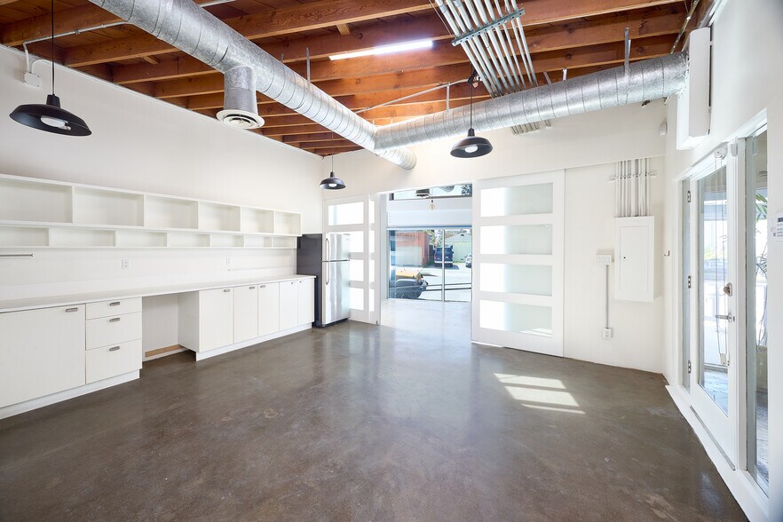 More Photos Of 1733-1737 Abbot Kinney Blvd, Venice Storefront Retail Office For Lease