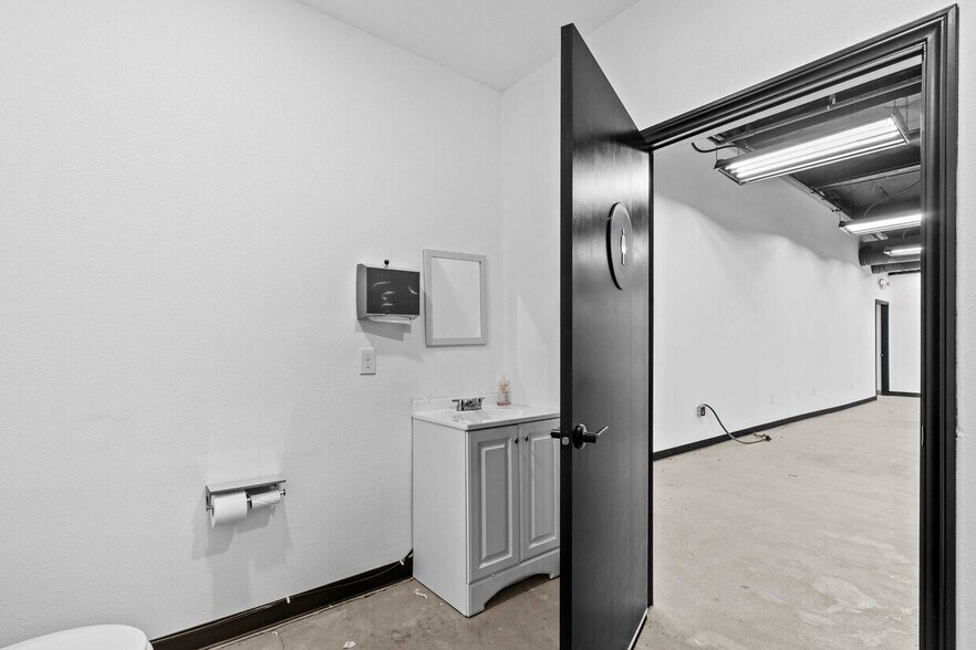 More Photos Of 9036 Winnetka Ave, Northridge Loft Creative Space For Lease