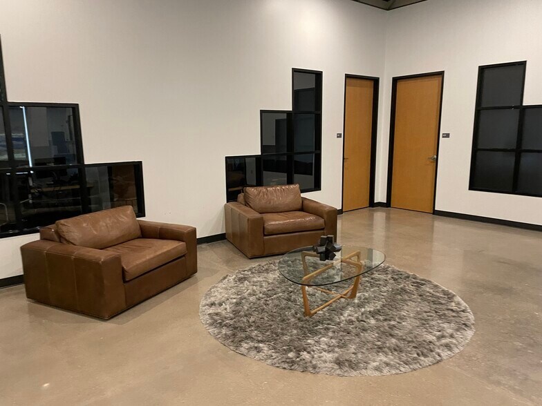 More Photos Of 4407 Monterey Oaks Blvd, Austin Unknown For Lease