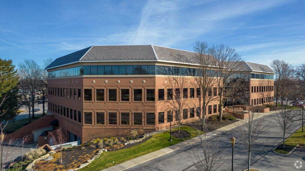 More Photos Of 8101 N High St, Columbus Office For Lease