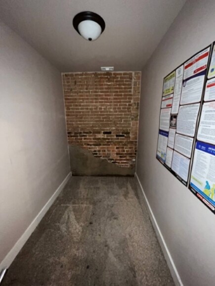 More Photos Of 204 W Knox St, Ennis Storefront Retail Office For Lease