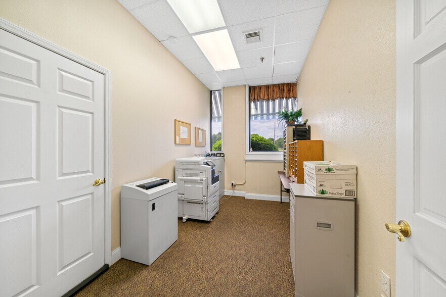 More Photos Of 60 Highway 22, Milledgeville Showroom For Sale