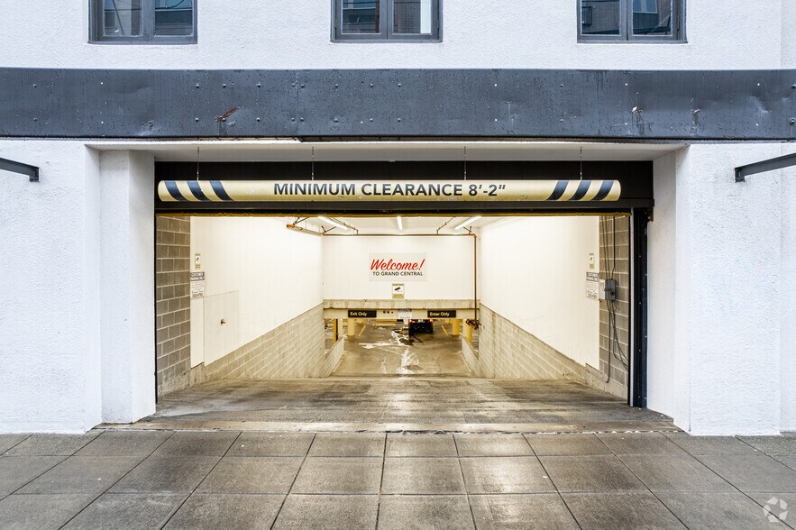 More Photos Of 808 SE Morrison St, Portland Freestanding For Lease