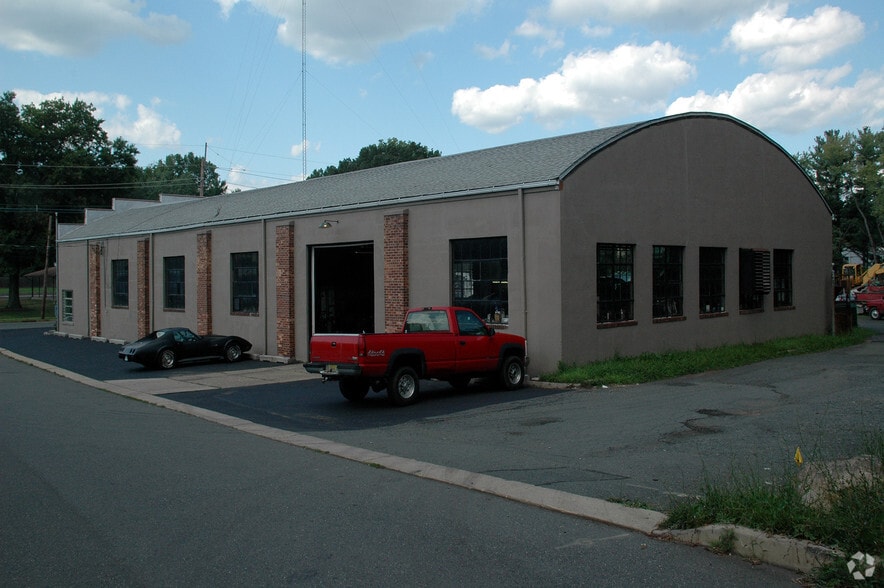 More Photos Of 71 E Broad St, Hopewell Auto Repair For Lease