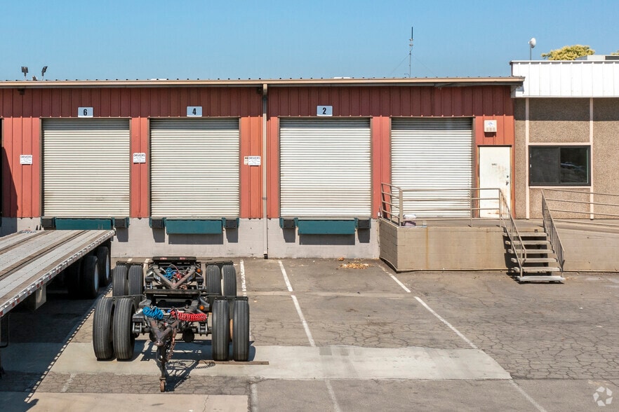 More Photos Of 2724-2750 E Annadale Ave, Fresno Service For Lease