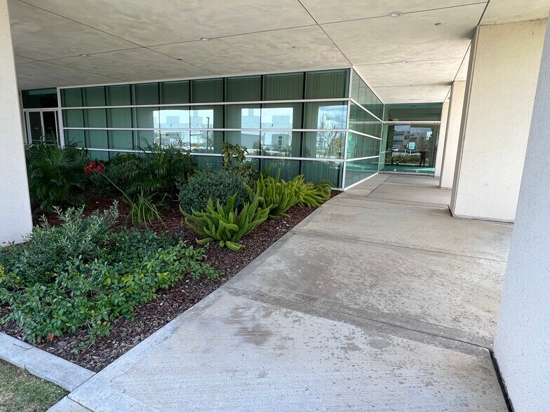 More Photos Of 2674 W Westhills Ct, Simi Valley Manufacturing For Lease