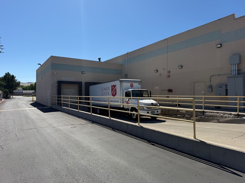 More Photos Of 662 E Prater Way, Sparks Freestanding For Lease