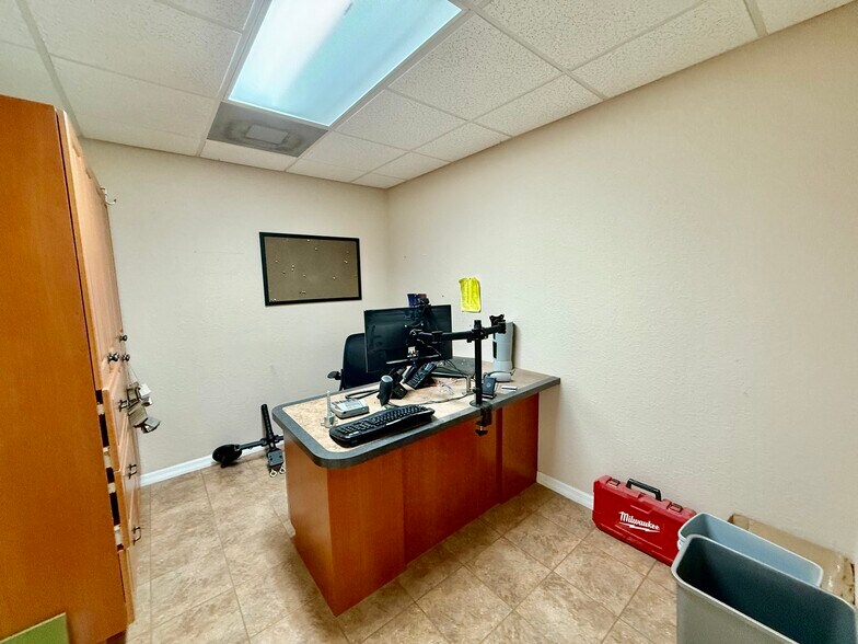 More Photos Of 2914 Kenilworth Blvd, Sebring Industrial For Sale