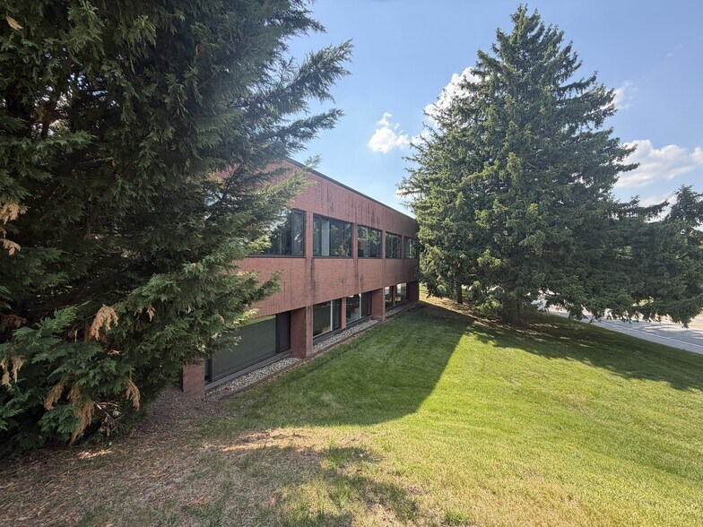 More Photos Of 492 Norristown Rd, Blue Bell Office For Sale