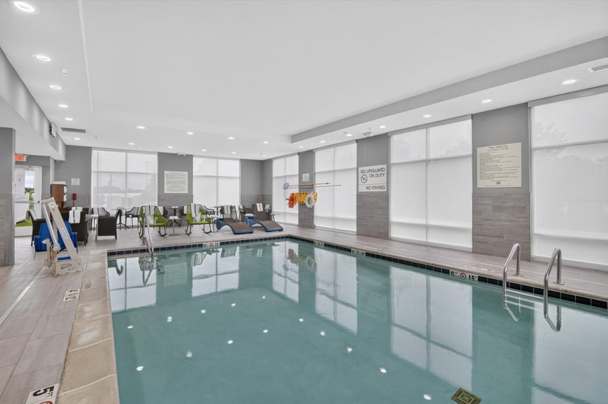 More Photos Of 1335 S Main St, Adrian Hotel For Sale