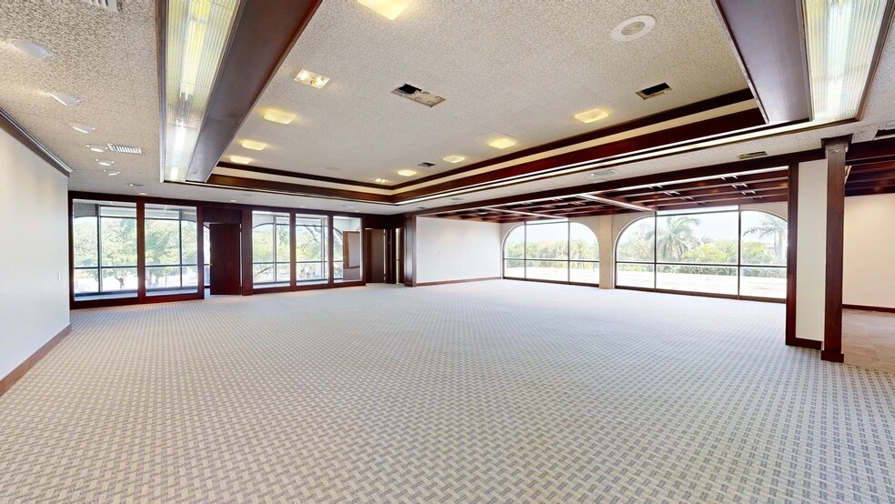 More Photos Of 1000 N Federal Hwy, Boca Raton Bank For Lease