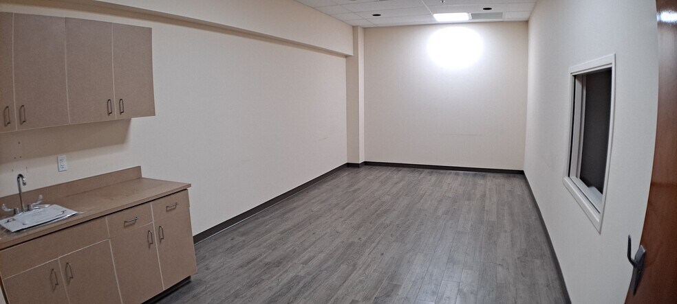 More Photos Of 5000 Park St N, Saint Petersburg Flex For Lease