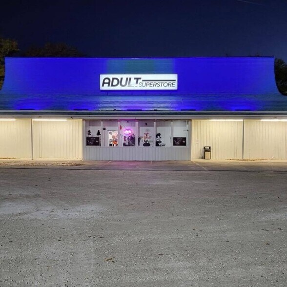 More Photos Of 313 S State St, Atkinson Freestanding For Sale