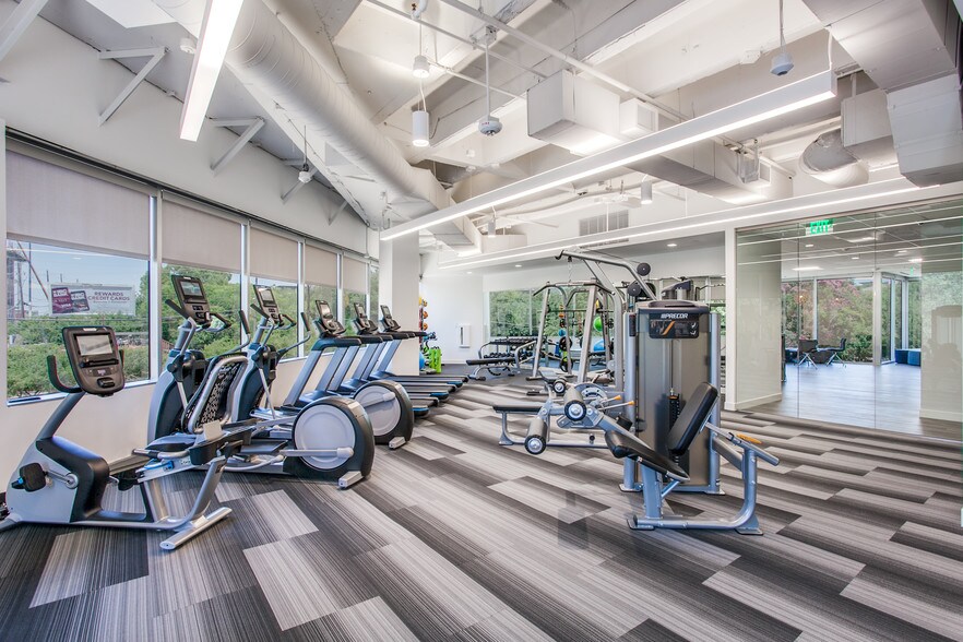 More Photos Of 3800 Maple Ave, Dallas Office For Lease