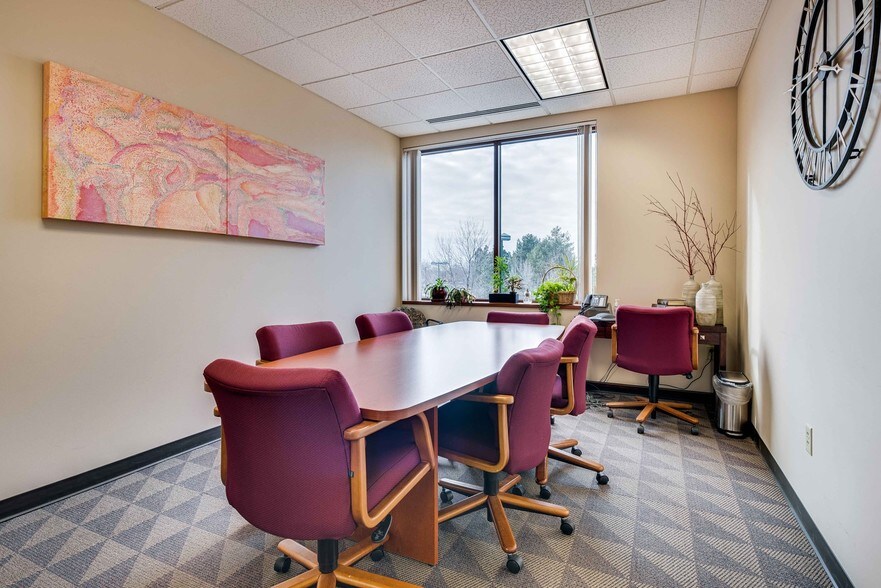 More Photos Of 412 E Parkcenter Blvd, Boise Office For Lease