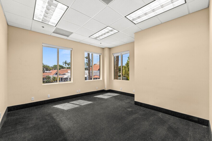 More Photos Of 7820-7860 Glades Rd, Boca Raton Office For Lease