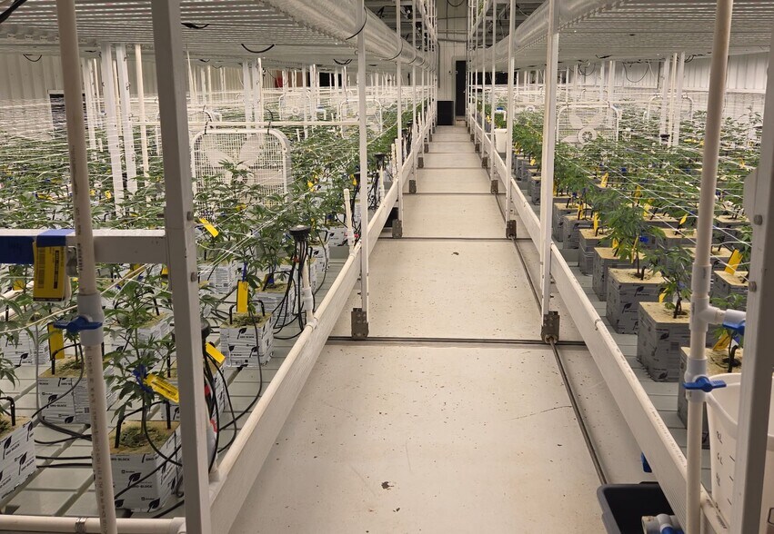 More Photos Of 609 Indian Rd, Seiling Auto Repair For Sale