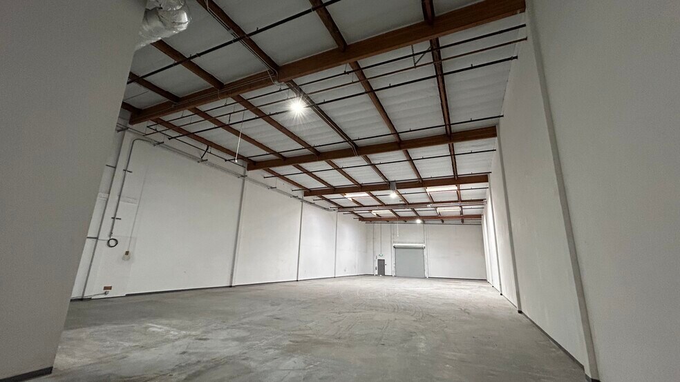 More Photos Of 34 Thomas, Irvine Research And Development For Lease