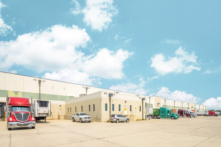 More Photos Of 2380 Sullivan Rd, Aurora Manufacturing For Lease